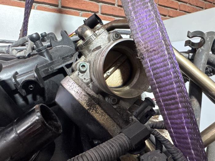 Gebruikte Gasklephuis Volkswagen New Beetle (9C1/9G1) 1.6 Prijs € 32,00 Margeregeling aangeboden door Boekholt autodemontage B.V