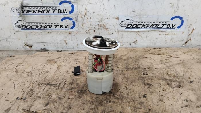 Gebruikte Benzinepomp Mazda 2 (NB/NC/ND/NE) 1.25 16V Prijs € 24,00 Margeregeling aangeboden door Boekholt autodemontage B.V
