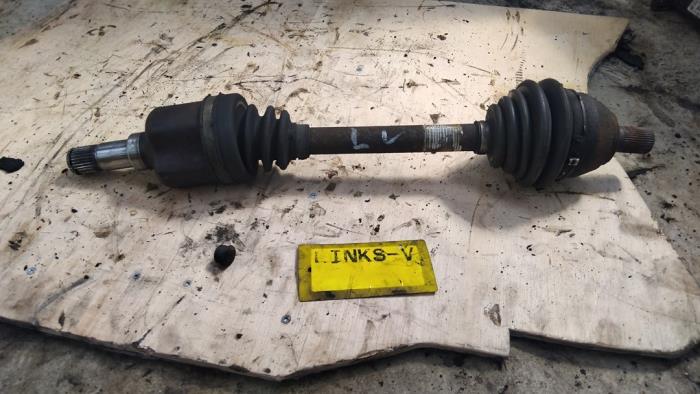 Gebruikte Aandrijfas links-voor Ford Focus 2 Wagon 1.6 TDCi 16V 110 Prijs € 40,00 Margeregeling aangeboden door Boekholt autodemontage B.V