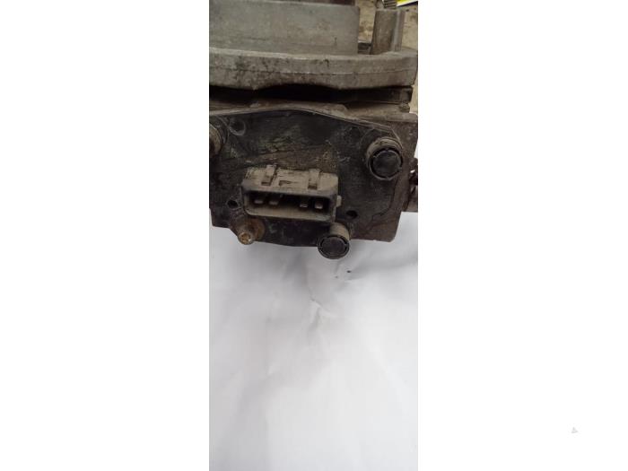 Gebruikte Gasklephuis Volkswagen Polo III (6N1) 1.3i 55 Prijs € 29,00 Margeregeling aangeboden door Boekholt autodemontage B.V