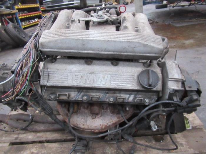 Motor van een BMW 3 serie (E36/4) 318i 1990