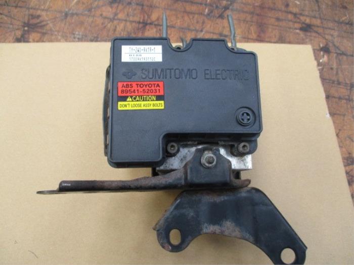 Gebruikte ABS Pomp Toyota Yaris (P1) 1.0 16V VVT-i Prijs € 75,00 Margeregeling aangeboden door Boekholt autodemontage B.V