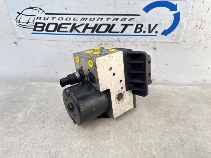 Gebruikte ABS Pomp Mercedes E Combi (S210) 2.2 E-220 CDI 16V Prijs € 55,00 Margeregeling aangeboden door Boekholt autodemontage B.V