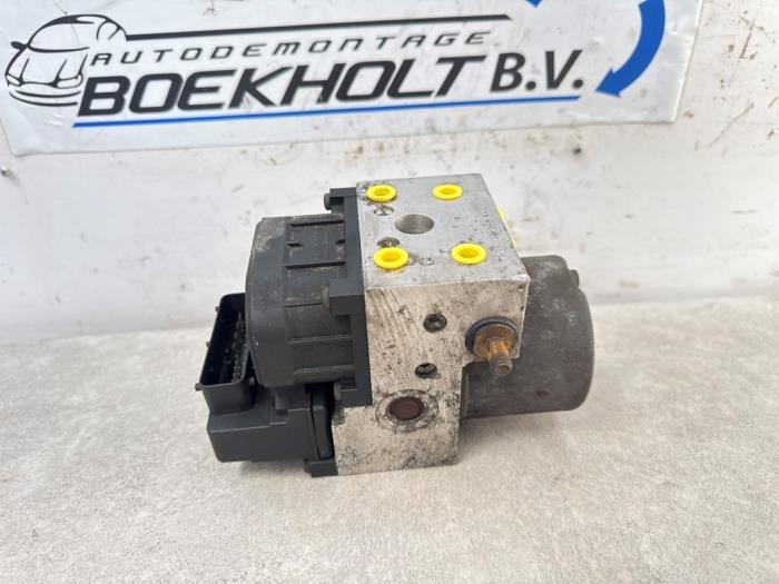 Gebruikte ABS Pomp Peugeot 306 Break (7E) 1.6i XR,XT,ST Prijs € 48,00 Margeregeling aangeboden door Boekholt autodemontage B.V