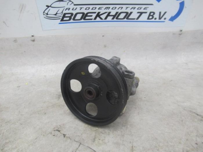 Gebruikte Pomp Servo Renault Laguna II Grandtour (KG) 1.9 dCi 120 Prijs € 35,00 Margeregeling aangeboden door Boekholt autodemontage B.V