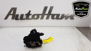 Gebruikte Deurslot Mechaniek 4Deurs rechts-achter Volkswagen Bora (1J2) 2.0 Prijs € 25,00 Margeregeling aangeboden door AutoHam