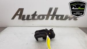 Gebruikte Remklauw (Tang) links-achter BMW 5 serie Touring (F11) 520d 16V Prijs € 75,00 Margeregeling aangeboden door AutoHam