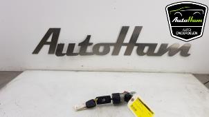 Gebruikte Kontaktslot + Sleutel Peugeot 407 SW (6E) 2.0 16V Prijs € 40,00 Margeregeling aangeboden door AutoHam