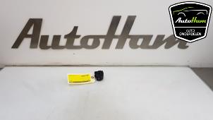 Gebruikte Handrem schakelaar Opel Meriva 1.4 Turbo 16V ecoFLEX Prijs € 5,00 Margeregeling aangeboden door AutoHam