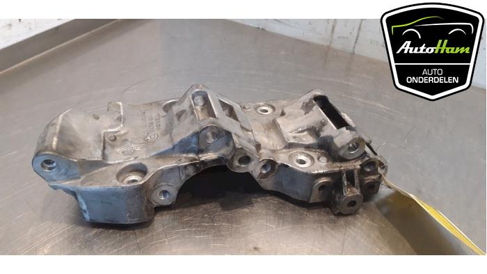Gebruikte Dynamosteun boven BMW 1 serie (F20) 114d 1.6 16V Prijs € 35,00 Margeregeling aangeboden door AutoHam