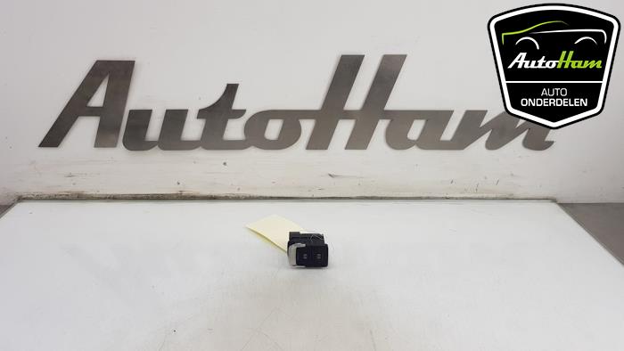 Gebruikte Handrem schakelaar Seat Leon (5FB) 1.4 TSI ACT 16V Prijs € 15,00 Margeregeling aangeboden door AutoHam
