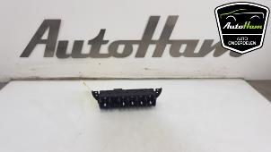 Gebruikte Ruit schakelaar elektrisch BMW Mini One/Cooper (R50) 1.6 16V One Prijs € 20,00 Margeregeling aangeboden door AutoHam