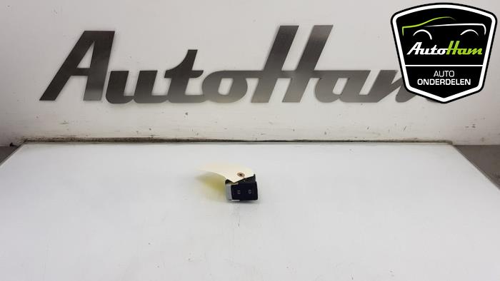 Gebruikte Schakelaar handrem Seat Leon (5FB) 1.0 TSI 12V Prijs € 15,00 Margeregeling aangeboden door AutoHam
