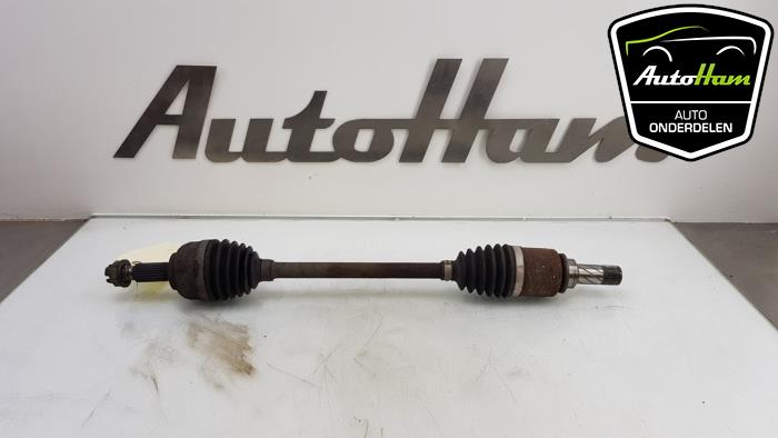 Gebruikte Aandrijfas links-voor Renault Clio III (BR/CR) 1.2 16V 75 Prijs € 20,00 Margeregeling aangeboden door AutoHam