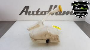 Gebruikte Ruitensproeiertank voor Renault Laguna III (BT) 2.0 dCi 16V 130 Prijs € 30,00 Margeregeling aangeboden door AutoHam