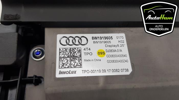 Display Multi Media regelunit van een Audi A4 Avant (B9) 1.4 TFSI 16V 2018