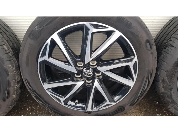 Sportvelgenset + banden Toyota Yaris IV 1.5 12V Hybrid CMS110918 Lichtmetaal TOYOTA