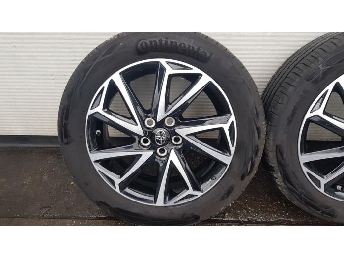 Sportvelgenset + banden Toyota Yaris IV 1.5 12V Hybrid CMS110918 Lichtmetaal TOYOTA