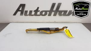 Gebruikte Motorkap Scharnier Porsche Boxster (986) 2.5 24V Prijs € 75,00 Margeregeling aangeboden door AutoHam