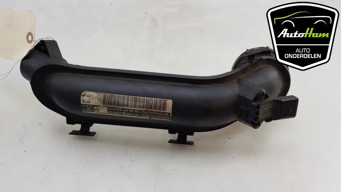 Intercooler Buis van een Volkswagen Polo V (6R) 1.2 TSI 2010