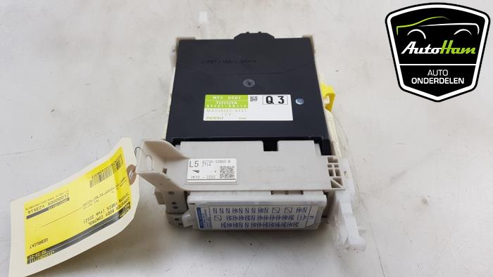Computer Body Control van een Toyota Yaris III (P13) 1.33 16V Dual VVT-I 2012