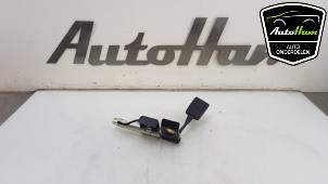 Gebruikte Veiligheidsgordel Insteek midden-achter Mercedes C (W203) 1.8 C-180K 16V Prijs € 25,00 Margeregeling aangeboden door AutoHam
