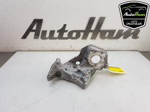 Gebruikte Steun dieselpomp Volvo V40 (MV) 2.0 D2 16V Prijs € 35,00 Margeregeling aangeboden door AutoHam