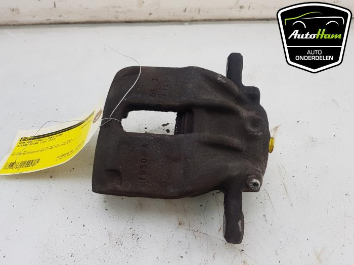 Remklauw (Tang) links-voor van een Nissan Micra (K13) 1.2 12V 2012