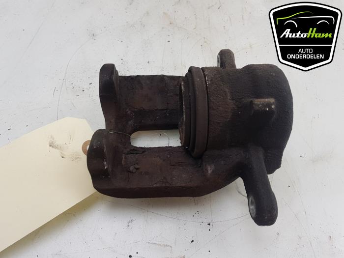 Remklauw (Tang) links-voor van een Nissan Micra (K13) 1.2 12V 2012