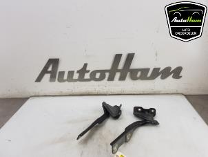 Gebruikte Motorkap Scharnier Opel Mokka/Mokka X 1.4 Turbo 16V 4x4 Prijs € 30,00 Margeregeling aangeboden door AutoHam