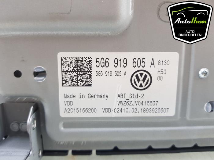 Display Multi Media regelunit van een Volkswagen Polo VI (AW1) 1.0 TSI 12V 2018