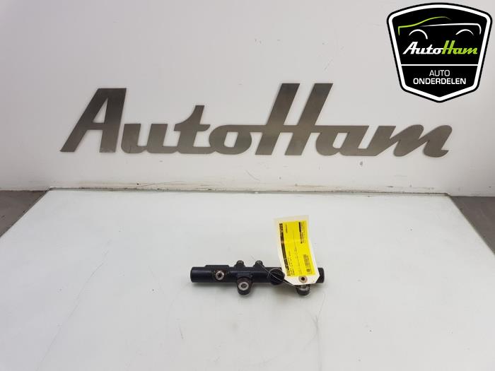Gebruikte Injector brug Renault Clio IV Estate/Grandtour (7R) 1.5 Energy dCi 90 FAP Prijs € 50,00 Margeregeling aangeboden door AutoHam