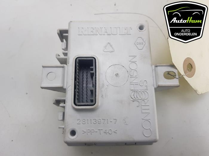 Computer Kachel van een Renault Megane III Grandtour (KZ) 1.5 dCi 110 2012