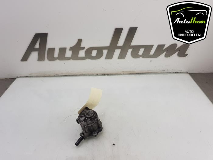 Gebruikte Vacuumpomp Rembekrachtiging Mercedes C (W205) C-220 2.2 CDI BlueTEC, C-220 d 16V Prijs € 75,00 Margeregeling aangeboden door AutoHam