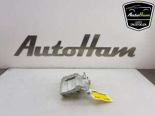 Gebruikte Remklauw (Tang) rechts-voor Volkswagen T-Roc I 1.5 TSI Evo BMT 16V Prijs € 50,00 Margeregeling aangeboden door AutoHam