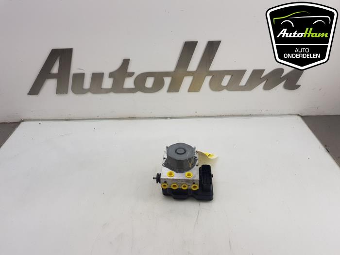 ABS Pomp van een Renault Clio IV Estate/Grandtour (7R) 0.9 Energy TCE 90 12V 2018