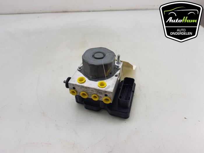 ABS Pomp van een Renault Clio IV Estate/Grandtour (7R) 0.9 Energy TCE 90 12V 2018