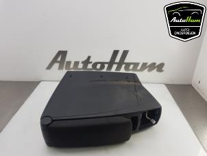 Gebruikte Armleuning Renault Grand Scénic III (JZ) 1.4 16V TCe 130 Prijs € 50,00 Margeregeling aangeboden door AutoHam