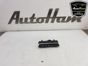 Gebruikte Alarmlicht Schakelaar Audi A3 Sportback (8YA) 1.0 30 TFSI 12V Mild hybrid Prijs € 40,00 Margeregeling aangeboden door AutoHam