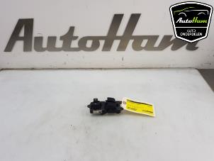 Gebruikte Raam schakelaar elektrisch Toyota Corolla (E12) 1.6 16V VVT-i Prijs € 35,00 Margeregeling aangeboden door AutoHam