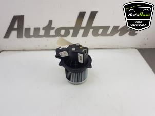Gebruikte Kachel Ventilatiemotor Fiat 500 (312) 0.9 TwinAir 85 Prijs € 25,00 Margeregeling aangeboden door AutoHam
