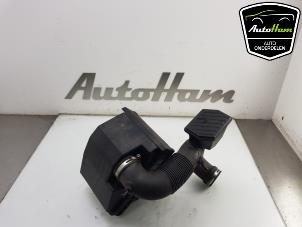 Gebruikte Luchtfilterhuis Kia Sportage (QL) 1.6 GDI 16V 4x2 Prijs € 50,00 Margeregeling aangeboden door AutoHam