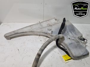 Gebruikte Ruitensproeiertank voor BMW 3 serie Touring (E91) 320d 16V Corporate Lease Prijs € 15,00 Margeregeling aangeboden door AutoHam