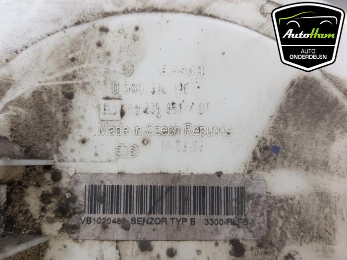 Brandstofpomp Elektrisch van een Opel Astra H SW (L35) 1.6 16V Twinport 2010