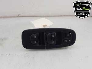 Gebruikte Elektrisch Raam Schakelaar Renault Kadjar (RFEH) 1.6 dCi 4x4 Prijs € 50,00 Margeregeling aangeboden door AutoHam