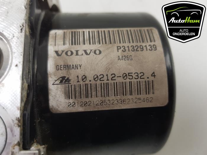 ABS Pomp van een Volvo V70 (BW) 2.0 D4 20V 2013