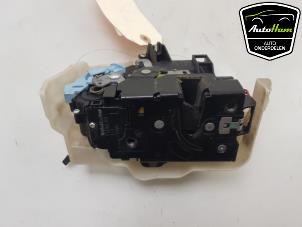 Gebruikte Deurslot Mechaniek 4Deurs links-voor Volkswagen Touran (1T1/T2) 1.4 16V TSI 140 Prijs € 50,00 Margeregeling aangeboden door AutoHam