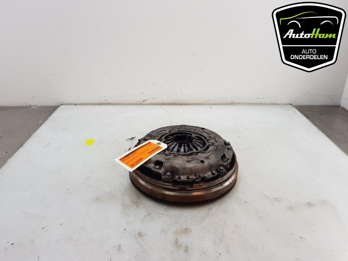 Gebruikte Dubbele massa vliegwiel Opel Corsa E 1.0 SIDI Turbo 12V Prijs € 125,00 Margeregeling aangeboden door AutoHam