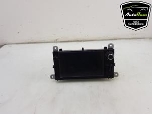 Gebruikte Radio Renault Clio IV (5R) 0.9 Energy TCE 90 12V Prijs € 150,00 Margeregeling aangeboden door AutoHam