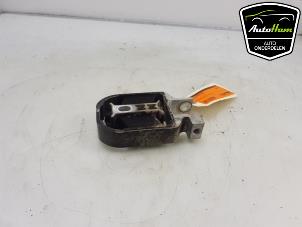 Gebruikte Versnellingsbak Steun Volvo V40 (MV) 2.0 D3 16V Prijs € 20,00 Margeregeling aangeboden door AutoHam